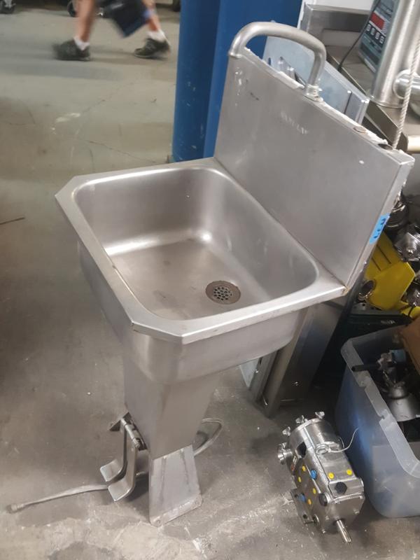 Image of Stand Up Metal Sink
