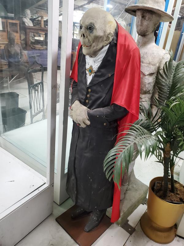 Image of Vampire Count Statue
